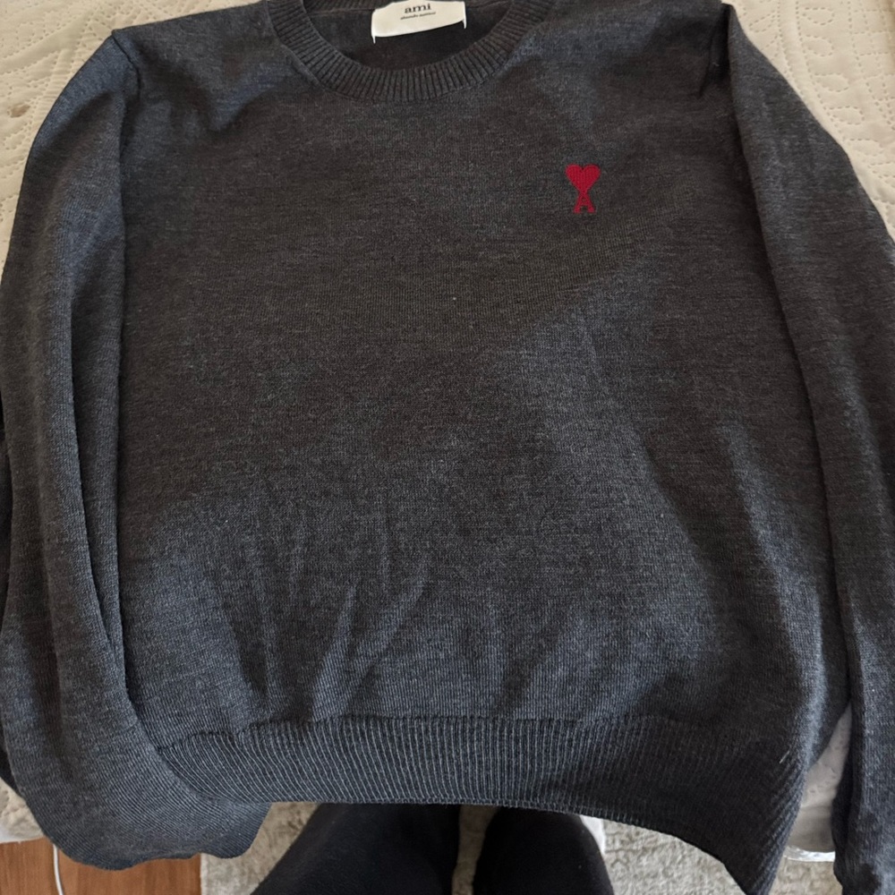 RED AMI DE COEUR CREW NECK SWEATER SIZE S
